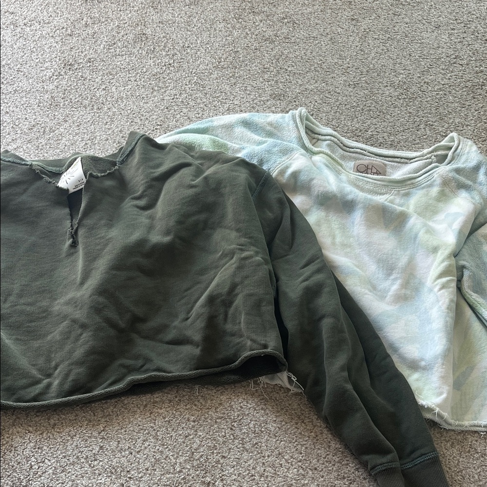 2 sweater bundle - Picture 2 of 4